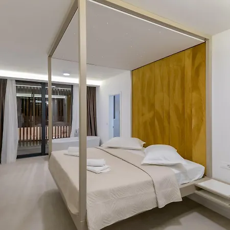 فيلة Cos Grubine